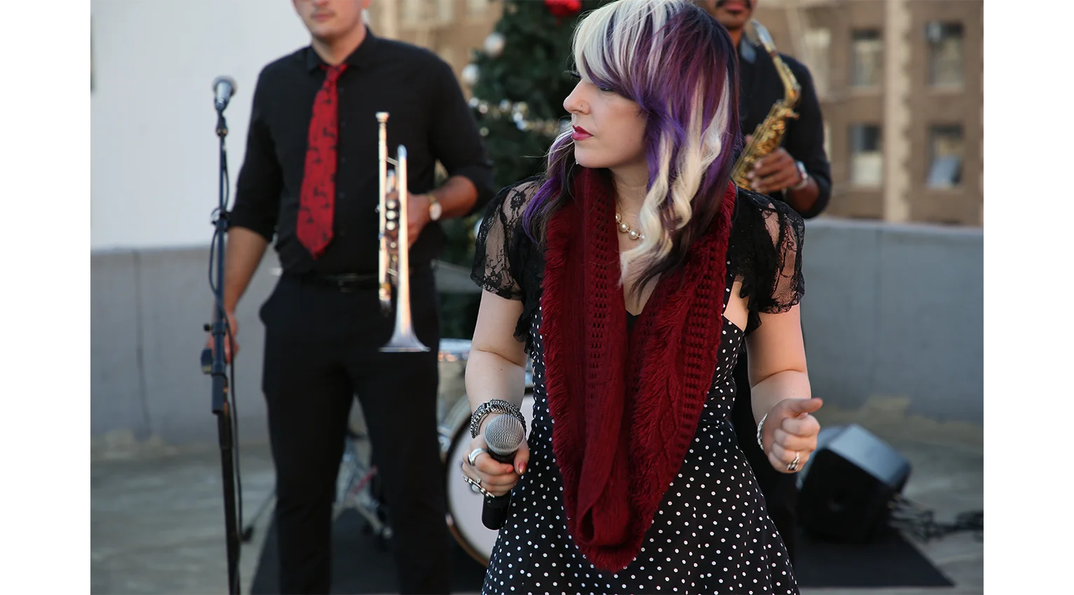 The-Convertibles-Christmas-Rooftop-Concert (21)